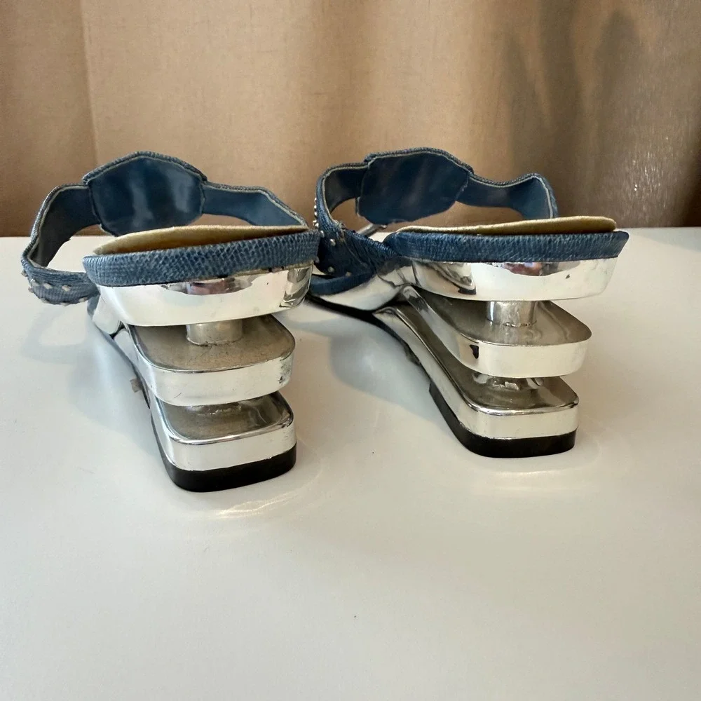 Amanda Clam Digger Blue Denim Studded Rhinestone Chrome Wedge Sandals Womens 6M